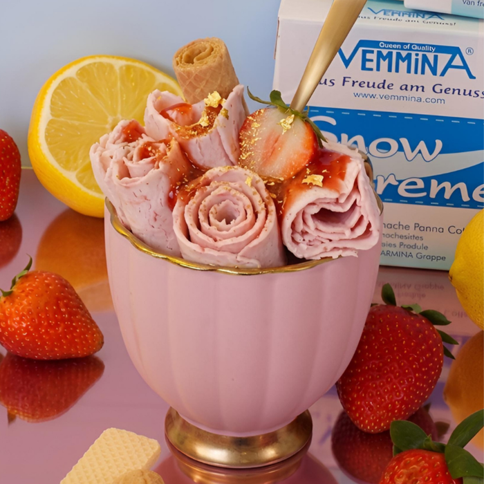 Erdbeer-Rolled-Ice mit Snow Creme®
