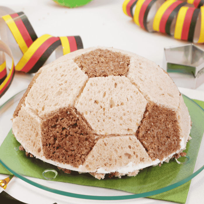 Fussball Sandwichtorte
